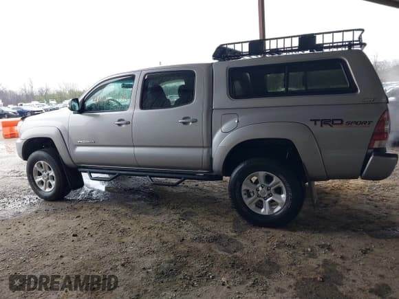 ✅ 2015 Toyota Tacoma • VIN: 5TFLU4ENXFX115198 • Lot: 41442708. Listed on IAAI with 148,277 mi. Free auction sales archive from the USA and detailed vehicle history report at DreamBid. Image 14.