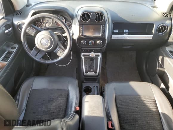 ✅ 2014 Jeep Compass Latitude • VIN: 1C4NJCEBXED743490 • Lot: 87090225. Wystawiony na Copart z przebiegiem 202 108 mil. Bezpłatny archiwum sprzedaży aukcyjnych z USA i szczegółowy raport historii pojazdu na DreamBid. Zdjęcie 8.