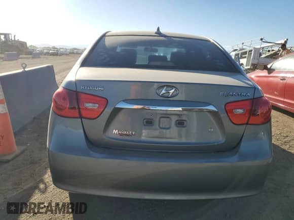 2010 Hyundai Elantra GLS z VIN KMHDU4AD8AU937618, wystawiony jako Copart lot #72166954 z przebiegiem 149 876 mil mil oraz Szkoda całkowita • Salvage title. Historia ofert i sprzedaży dostępna na DreamBid. Obrazek 6.
