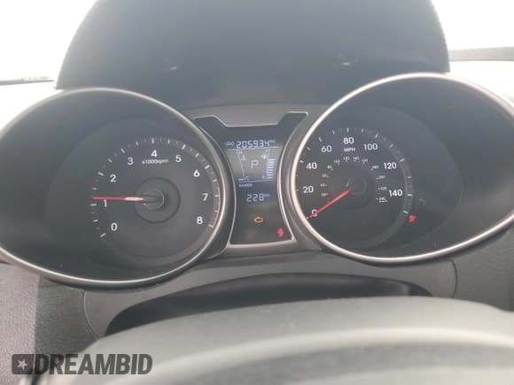 ✅ 2014 Hyundai Veloster • VIN: KMHTC6AD8EU208695 • Lot: 71540244. Wystawiony na Copart z przebiegiem 205 934 mil. Bezpłatny archiwum sprzedaży aukcyjnych z USA i szczegółowy raport historii pojazdu na DreamBid. Zdjęcie 9.