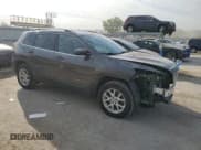 ✅ 2017 Jeep Cherokee Latitude • VIN: 1C4PJMCB8HW646850 • Lot: 84464355. Wystawiony na Copart z przebiegiem 122 509 mil. Bezpłatny archiwum sprzedaży aukcyjnych z USA i szczegółowy raport historii pojazdu na DreamBid. Zdjęcie 4.