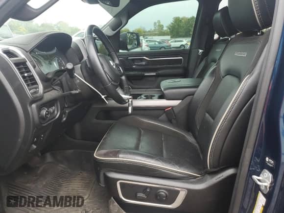 2023 Ram 1500 Laramie z VIN 1C6SRFJT3PN502290, wystawiony jako Copart lot #82061965 z przebiegiem 51 140 mil mil oraz Szkoda całkowita • Salvage title. Historia ofert i sprzedaży dostępna na DreamBid. Obrazek 7.