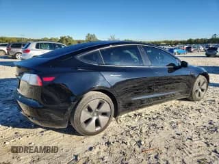 ✅ 2022 Tesla Model 3 • VIN: 5YJ3E1EA0NF186251 • Lot: 82480435. Wystawiony na Copart z przebiegiem 130 075 mil. Bezpłatny archiwum sprzedaży aukcyjnych z USA i szczegółowy raport historii pojazdu na DreamBid. Zdjęcie 3.