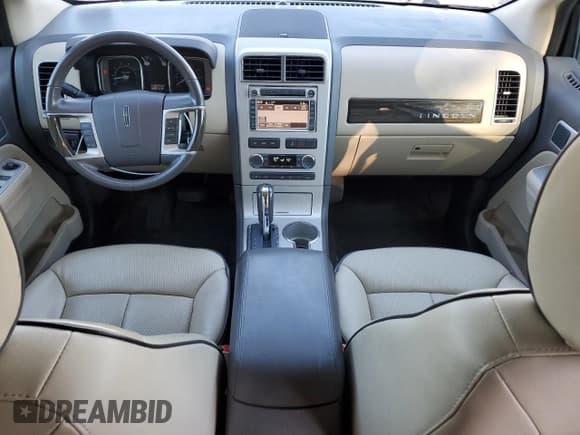✅ 2008 Lincoln MKX • VIN: 2LMDU88C28BJ14028 • Lot: 81858655. Listed on Copart with 89,837 mi. Free auction sales archive from the USA and detailed vehicle history report at DreamBid. Image 8.