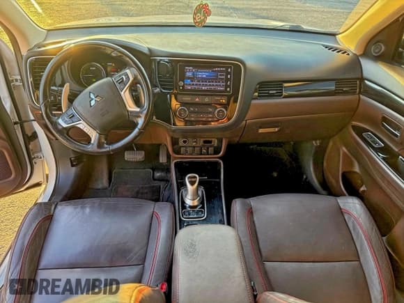 ✅ 2018 Mitsubishi Outlander SEL • VIN: JA4J24A50JZ032180 • Lot: 96848945. Listed on Copart with 172,343 mi. Free auction sales archive from the USA and detailed vehicle history report at DreamBid. Image 9.