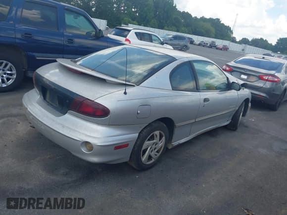 ✅ 2002 Pontiac Sunfire SE • VIN: 1G2JB124927244300 • Lot: 42652435. Listed on IAAI with Not provided. Free auction sales archive from the USA and detailed vehicle history report at DreamBid. Image 4.
