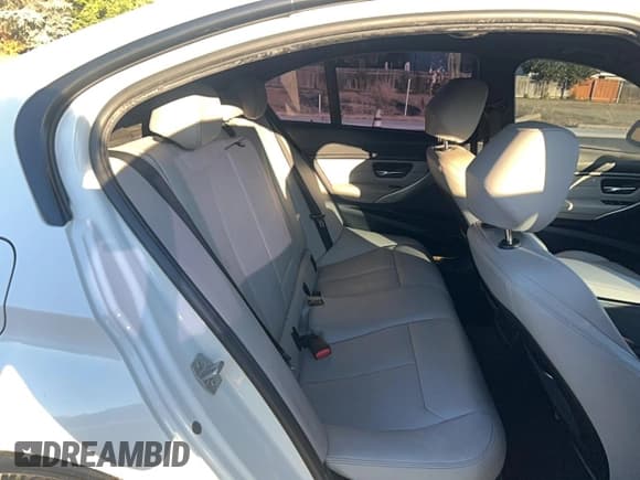 ✅ 2013 BMW 3 Series 328i • VIN: WBA3C1G51DNR47002 • Lot: 89446825. Wystawiony na Copart z przebiegiem 138 718 mil. Bezpłatny archiwum sprzedaży aukcyjnych z USA i szczegółowy raport historii pojazdu na DreamBid. Zdjęcie 6.