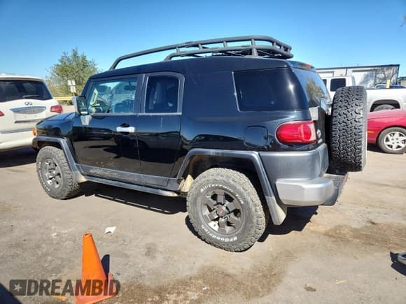 ✅ 2007 Toyota FJ Cruiser • VIN: JTEBU11F070057505 • Lot: 85379305. Wystawiony na Copart z przebiegiem 133 891 mil. Bezpłatny archiwum sprzedaży aukcyjnych z USA i szczegółowy raport historii pojazdu na DreamBid. Zdjęcie 2.