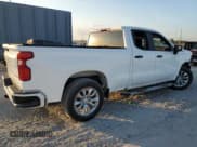 ✅ 2020 Chevrolet Silverado 1500 Custom • VIN: 1GCRWBEF9LZ281181 • Lot: 43327815. Wystawiony na Copart z przebiegiem 80 007 mil. Bezpłatny archiwum sprzedaży aukcyjnych z USA i szczegółowy raport historii pojazdu na DreamBid. Zdjęcie 3.