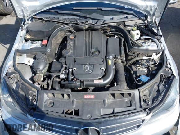 ✅ 2014 Mercedes-Benz C 250 Sport • VIN: WDDGF4HB4ER305973 • Lot: 41781503. Wystawiony na IAAI z przebiegiem 98 542 mil. Bezpłatny archiwum sprzedaży aukcyjnych z USA i szczegółowy raport historii pojazdu na DreamBid. Zdjęcie 10.