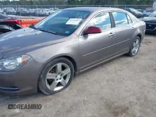 2012 Chevrolet Malibu 1LT z VIN 1G1ZC5E01CF306817, wystawiony jako IAAI lot #43376384 z przebiegiem 126 966 mil mil oraz . Historia ofert i sprzedaży dostępna na DreamBid. Obrazek 6.