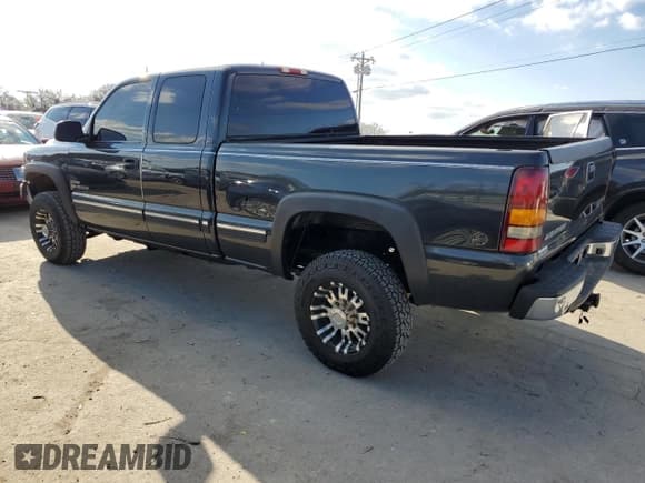 ✅ 2002 Chevrolet Silverado 2500HD LS • VIN: 1GCHC29122E276638 • Lot: 79489483. Wystawiony na Copart z przebiegiem 127 992 mil. Bezpłatny archiwum sprzedaży aukcyjnych z USA i szczegółowy raport historii pojazdu na DreamBid. Zdjęcie 2.