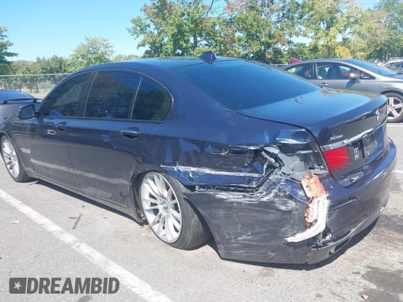 ✅ 2014 BMW 7 Series 750i xDrive • VIN: WBAYB6C50ED225023 • Lot: 43158633. Wystawiony na IAAI z przebiegiem 111 418 mil. Bezpłatny archiwum sprzedaży aukcyjnych z USA i szczegółowy raport historii pojazdu na DreamBid. Zdjęcie 3.