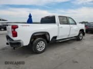 ✅ 2024 Chevrolet Silverado 2500HD LT • VIN: 2GC4YNEY3R1230137 • Лот: 87066945. Опубликован ранее на Copart с пробегом 51 954 миль. Бесплатный доступ к архиву аукционных продаж из США и подробный отчёт об истории автомобиля на DreamBid. Изображение 3.