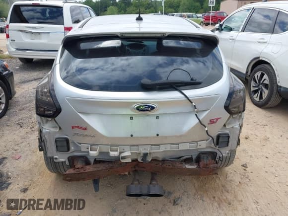 ✅ 2014 Ford Focus ST • VIN: 1FADP3L91EL457050 • Lot: 42992310. Wystawiony na IAAI z przebiegiem 174 209 mil. Bezpłatny archiwum sprzedaży aukcyjnych z USA i szczegółowy raport historii pojazdu na DreamBid. Zdjęcie 16.