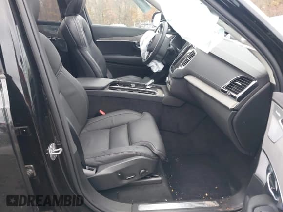 ✅ 2025 Volvo XC90 • VIN: YV4H60JF7S1303761 • Lot: 43584021. Wystawiony na IAAI z przebiegiem 9 510 mil. Bezpłatny archiwum sprzedaży aukcyjnych z USA i szczegółowy raport historii pojazdu na DreamBid. Zdjęcie 5.