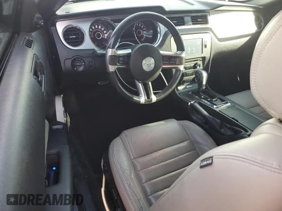 ✅ 2014 Ford Mustang V6 • VIN: 1ZVBP8AM1E5287148 • Лот: 71743635. Опубликован ранее на Copart с пробегом 87 814 миль. Бесплатный доступ к архиву аукционных продаж из США и подробный отчёт об истории автомобиля на DreamBid. Изображение 8.