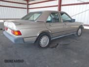 ✅ 1988 Mercedes-Benz 190 • VIN: WDBDA28D6JF409683 • Лот: 43101108. Опубликован ранее на IAAI с пробегом 179 668 миль. Бесплатный доступ к архиву аукционных продаж из США и подробный отчёт об истории автомобиля на DreamBid. Изображение 4.