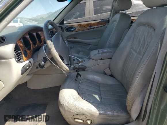 ✅ 2000 Jaguar XJ • VIN: SAJDA14C9YLF11827 • Лот: 70695314. Опубликован ранее на Copart с пробегом 267 459 миль. Бесплатный доступ к архиву аукционных продаж из США и подробный отчёт об истории автомобиля на DreamBid. Изображение 7.