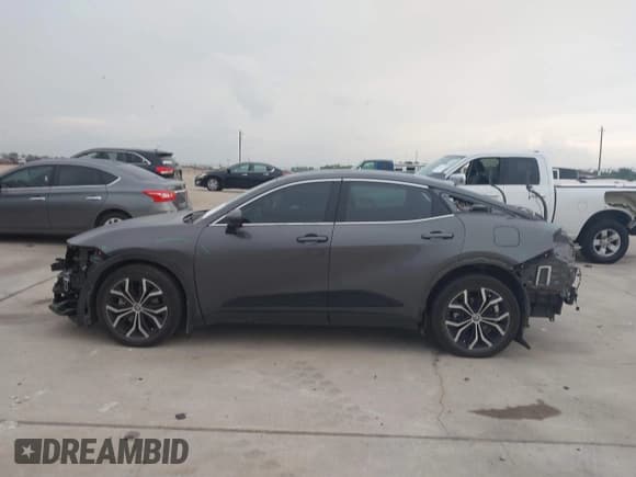 ✅ 2024 Toyota Crown XLE • VIN: JTDAAAAFXR3018186 • Lot: 42465686. Wystawiony na IAAI z przebiegiem 19 776 mil. Bezpłatny archiwum sprzedaży aukcyjnych z USA i szczegółowy raport historii pojazdu na DreamBid. Zdjęcie 15.