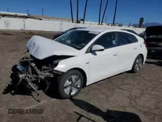 2017 Hyundai Ioniq Blue с VIN KMHC65LC4HU040015, выставлен на аукционе Copart как лот 79879814 с пробегом 115 452 миль миль и Списание • Salvage title. История ставок и продаж доступна на DreamBid. Изображение 1.