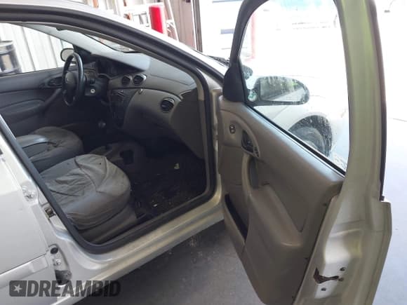 ✅ 2004 Ford Focus SE • VIN: 1FAFP34304W166409 • Lot: 42739476. Listed on IAAI with 152,608 mi. Free auction sales archive from the USA and detailed vehicle history report at DreamBid. Image 5.