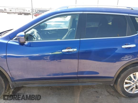 ✅ 2017 Nissan Rogue SV • VIN: KNMAT2MT5HP591361 • Lot: 42304098. Wystawiony na IAAI z przebiegiem 82 380 mil. Bezpłatny archiwum sprzedaży aukcyjnych z USA i szczegółowy raport historii pojazdu na DreamBid. Zdjęcie 14.