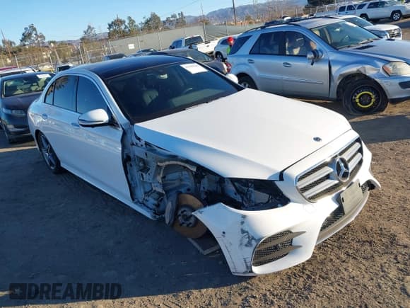 ✅ 2020 Mercedes-Benz E 350 • VIN: WDDZF8DBXLA741096 • Лот: 41383509. Опубликован ранее на IAAI с пробегом 45 559 миль. Бесплатный доступ к архиву аукционных продаж из США и подробный отчёт об истории автомобиля на DreamBid. Изображение 1.