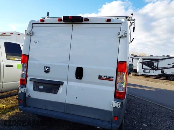 ✅ 2017 Ram ProMaster Cargo • VIN: 3C6TRVAG8HE542890 • Lot: 43499590. Wystawiony na IAAI z przebiegiem 102 516 mil. Bezpłatny archiwum sprzedaży aukcyjnych z USA i szczegółowy raport historii pojazdu na DreamBid. Zdjęcie 16.