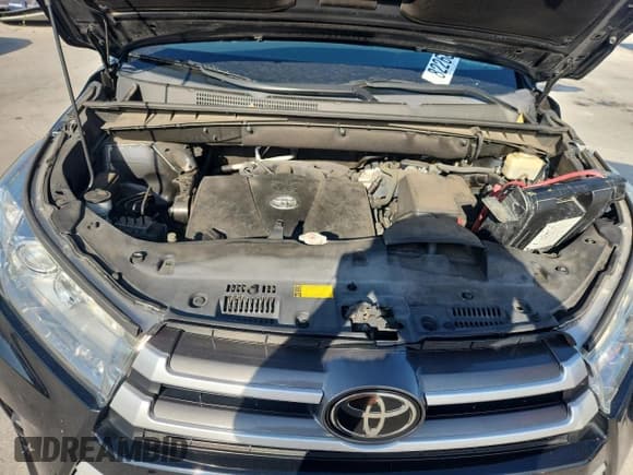 ✅ 2018 Toyota Highlander XLE • VIN: 5TDKZRFH6JS541553 • Lot: 82268925. Listed on Copart with 46,130 mi. Free auction sales archive from the USA and detailed vehicle history report at DreamBid. Image 12.