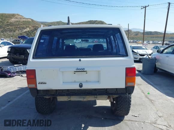✅ 1991 Jeep Cherokee • VIN: 1J4FJ88S6ML515949 • Lot: 41926218. Listed on IAAI with 222,976 mi. Free auction sales archive from the USA and detailed vehicle history report at DreamBid. Image 17.
