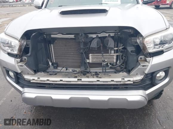✅ 2020 Toyota Tacoma SR5 • VIN: 3TMCZ5ANXLM296379 • Lot: 42699808. Listed on IAAI with 39,765 mi. Free auction sales archive from the USA and detailed vehicle history report at DreamBid. Image 18.