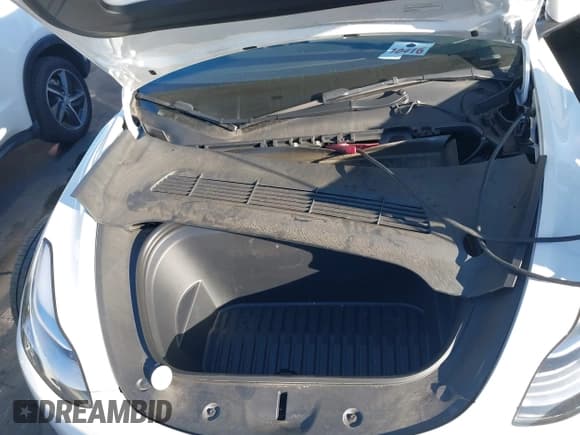 ✅ 2022 Tesla Model Y Long Range • VIN: 7SAYGDEE0NF506224 • Lot: 43551820. Listed on IAAI with 33,368 mi. Free auction sales archive from the USA and detailed vehicle history report at DreamBid. Image 10.