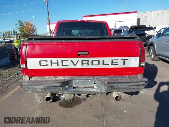 1997 Chevrolet Silverado 1500 z VIN 2GCEK19R5V1290268, wystawiony jako IAAI lot #43485965 z przebiegiem 192 915 mil mil oraz . Historia ofert i sprzedaży dostępna na DreamBid. Obrazek 16.