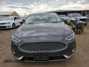 ✅ 2019 Ford Fusion Titanium • VIN: 3FA6P0D98KR240985 • Lot: 68430145. Wystawiony na Copart z przebiegiem 47 543 mil. Bezpłatny archiwum sprzedaży aukcyjnych z USA i szczegółowy raport historii pojazdu na DreamBid. Zdjęcie 5.
