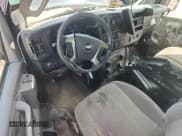 ✅ 2017 Chevrolet Express Passenger LT • VIN: 1GAZGMFG2H1303570 • Lot: 80862195. Wystawiony na Copart z przebiegiem 456 249 mil. Bezpłatny archiwum sprzedaży aukcyjnych z USA i szczegółowy raport historii pojazdu na DreamBid. Zdjęcie 8.