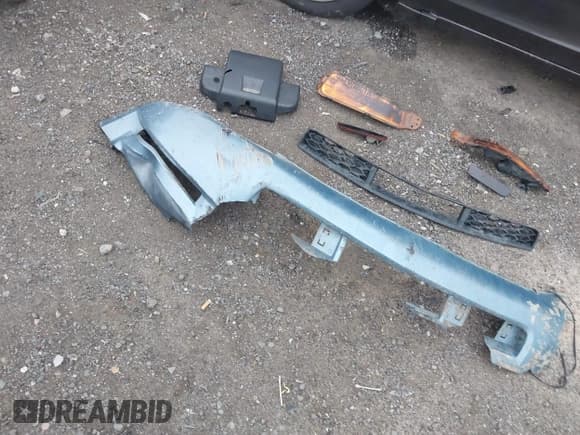 ✅ 2005 Ford Mustang Deluxe • VIN: 1ZVFT80N055108069 • Лот: 43258701. Опубликован ранее на IAAI с пробегом 253 074 миль. Бесплатный доступ к архиву аукционных продаж из США и подробный отчёт об истории автомобиля на DreamBid. Изображение 12.