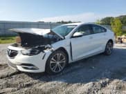 ✅ 2018 Buick Regal Essence • VIN: W04GP6SX8J1080810 • Lot: 69829695. Wystawiony na Copart z przebiegiem 76 374 mil. Bezpłatny archiwum sprzedaży aukcyjnych z USA i szczegółowy raport historii pojazdu na DreamBid. Zdjęcie 1.