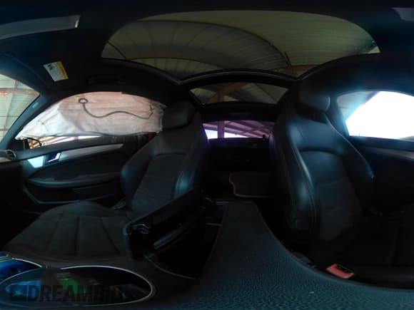 ✅ 2014 Mercedes-Benz C 250 • VIN: WDDGJ4HBXEG289823 • Lot: 42344530. Wystawiony na IAAI z przebiegiem 122 670 mil. Bezpłatny archiwum sprzedaży aukcyjnych z USA i szczegółowy raport historii pojazdu na DreamBid. Zdjęcie 18.