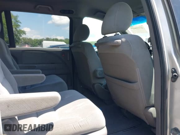 ✅ 2008 Honda Odyssey LX • VIN: 5FNRL382X8B056904 • Lot: 42530609. Listed on IAAI with 238,793 mi. Free auction sales archive from the USA and detailed vehicle history report at DreamBid. Image 8.