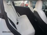 ✅ 2022 Tesla Model 3 Long Range • VIN: 5YJ3E1EB0NF117259 • Lot: 93632425. Wystawiony na Copart z przebiegiem 57 234 mil. Bezpłatny archiwum sprzedaży aukcyjnych z USA i szczegółowy raport historii pojazdu na DreamBid. Zdjęcie 10.