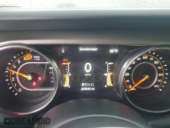 ✅ 2018 Jeep Wrangler Unlimited Sahara • VIN: 1C4HJXENXJW325086 • Lot: 49721525. Wystawiony na Copart z przebiegiem 200 845 mil. Bezpłatny archiwum sprzedaży aukcyjnych z USA i szczegółowy raport historii pojazdu na DreamBid. Zdjęcie 9.