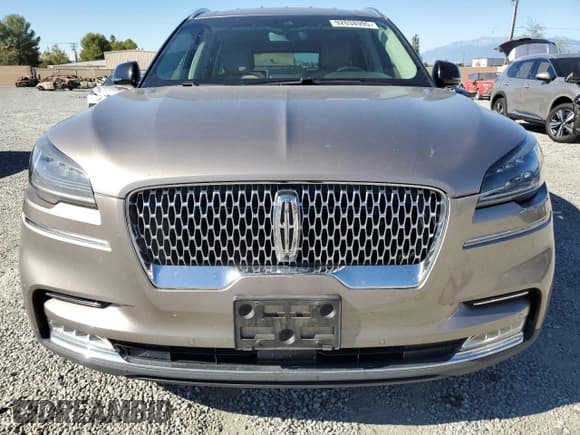 ✅ 2020 Lincoln Aviator Reserve • VIN: 5LM5J7WC0LGL17150 • Lot: 92038995. Listed on Copart with 56,643 mi. Free auction sales archive from the USA and detailed vehicle history report at DreamBid. Image 5.