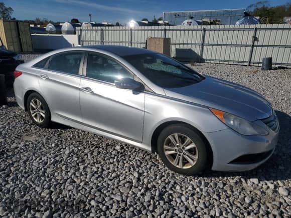 2014 Hyundai Sonata GLS with VIN 5NPEB4AC9EH824279, listed as a Copart auction lot 87130315 with 121,661 mi miles and Clean title. Bid and sale history available at DreamBid. Image 4.