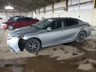 2022 Toyota Camry SE with VIN 4T1G11AK0NU621820, listed as a Copart auction lot 86604205 with 101,107 mi miles and Salvage title. Bid and sale history available at DreamBid. Image 1.