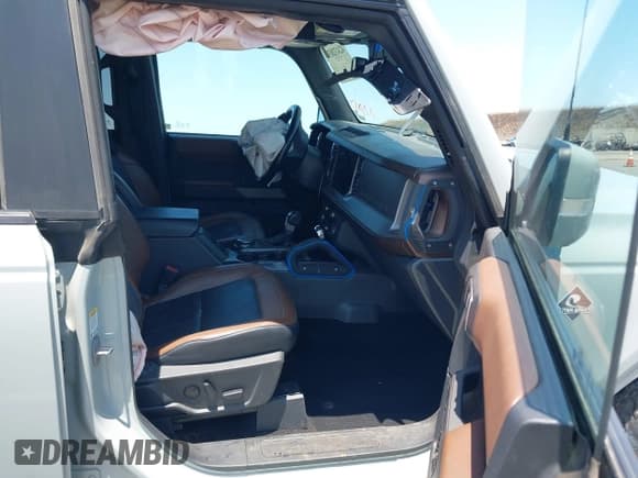 ✅ 2022 Ford Bronco • VIN: 1FMEE5DP6NLB34962 • Lot: 42432037. Wystawiony na IAAI z przebiegiem 101 044 mil. Bezpłatny archiwum sprzedaży aukcyjnych z USA i szczegółowy raport historii pojazdu na DreamBid. Zdjęcie 5.