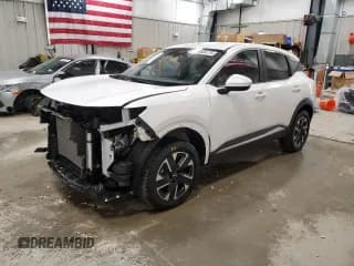 ✅ 2025 Nissan Kicks SV • VIN: 3N8AP6CB7SL349277 • Лот: 70684775. Опубликован ранее на Copart с пробегом 1 170 миль. Бесплатный доступ к архиву аукционных продаж из США и подробный отчёт об истории автомобиля на DreamBid. Изображение 1.