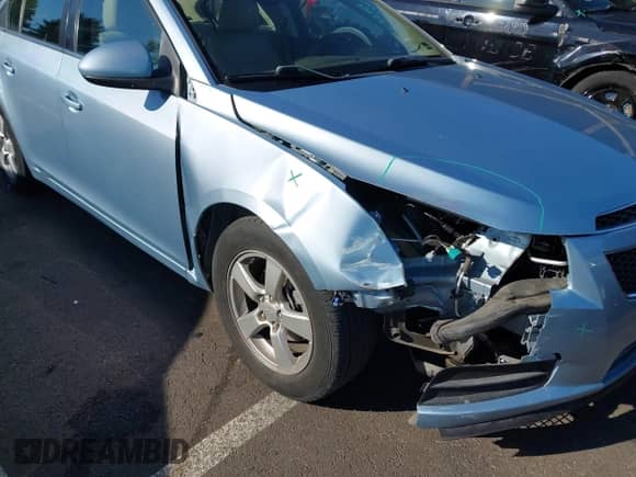 2011 Chevrolet Cruze 2LT z VIN 1G1PG5S93B7255702, wystawiony jako IAAI lot #43217025 z przebiegiem 149 740 mil mil oraz . Historia ofert i sprzedaży dostępna na DreamBid. Obrazek 6.