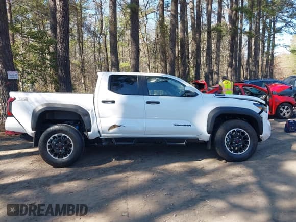 ✅ 2024 Toyota Tacoma TRD Sport Hybrid • VIN: 3TYLC5LN7RT015294 • Lot: 41886724. Listed on IAAI with 157 mi. Free auction sales archive from the USA and detailed vehicle history report at DreamBid. Image 13.