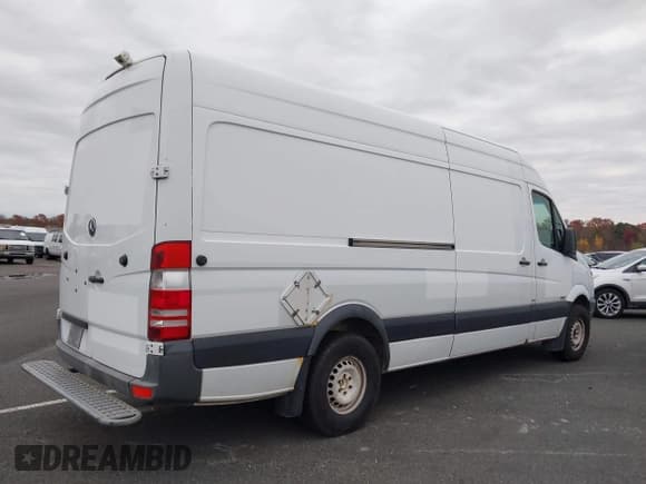 ✅ 2011 Mercedes-Benz Sprinter Cargo • VIN: WD3PE8CB3B5609644 • Lot: 43592659. Wystawiony na IAAI z przebiegiem 318 872 mil. Bezpłatny archiwum sprzedaży aukcyjnych z USA i szczegółowy raport historii pojazdu na DreamBid. Zdjęcie 19.